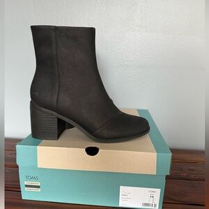 TOMS Black leather Evelyn Boots size 7.5 tall shaft block heel